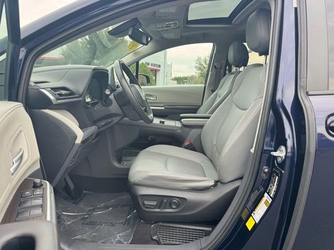 Used 2023 Toyota Sienna XLE image 26