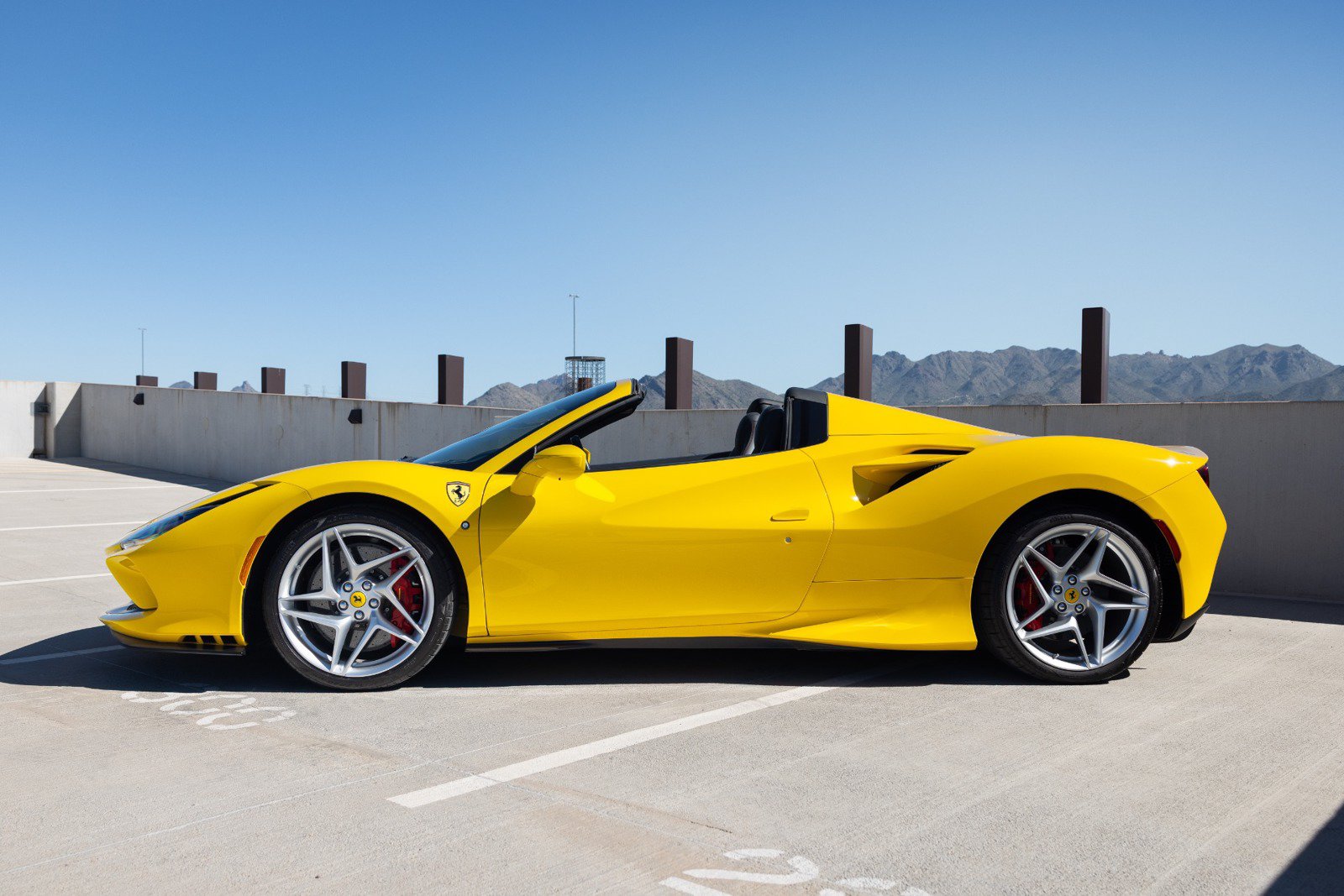 Used 2022 Ferrari F8 Tributo RWD image 5
