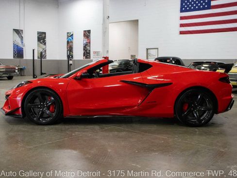 Used 2023 Chevrolet Corvette Z06 w/ Z07 Performance Package RWD image 4