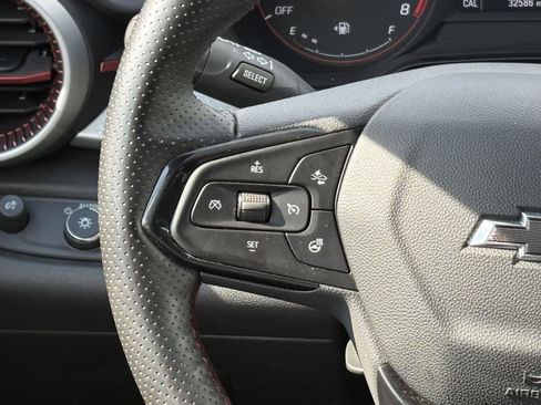 Used 2025 Chevrolet Trax RS w/ Driver Confidence Package FWD image 8