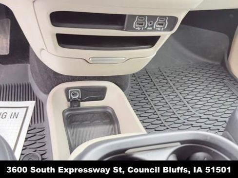 Used 2023 Chrysler Pacifica Touring-L FWD image 24