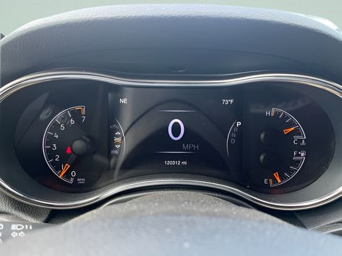 Used 2018 Jeep Grand Cherokee Limited AWD/4WD image 9