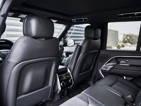 Used 2025 Land Rover Range Rover SE AWD/4WD image 36