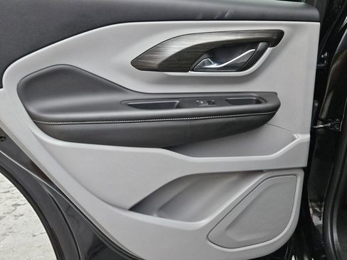 Used 2024 GMC Terrain SLT image 22