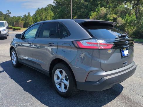Used 2024 Ford Edge SE image 6