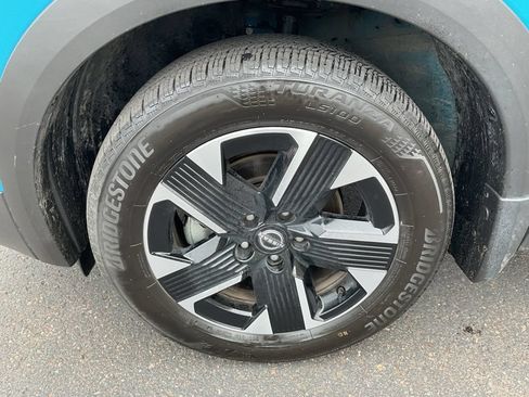 Used 2025 Nissan Kicks SR AWD/4WD image 9