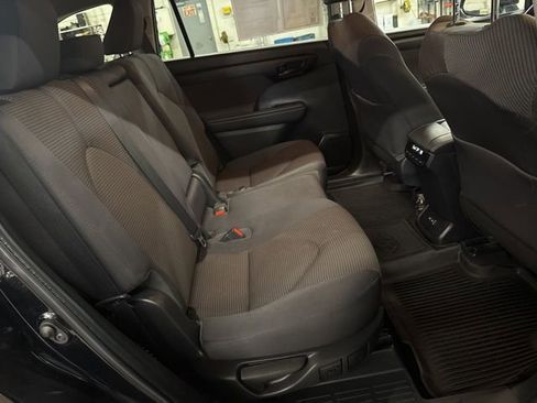 Used 2022 Toyota Highlander LE image 25