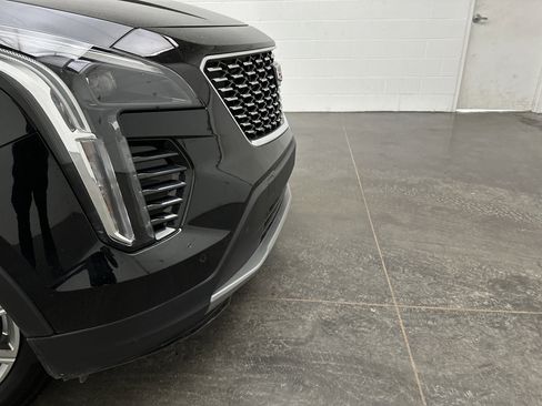 Used 2023 Cadillac XT4 Premium Luxury image 2