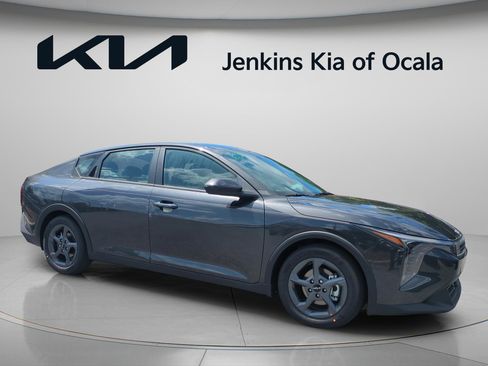 New 2026 Kia K4 LXS image 1