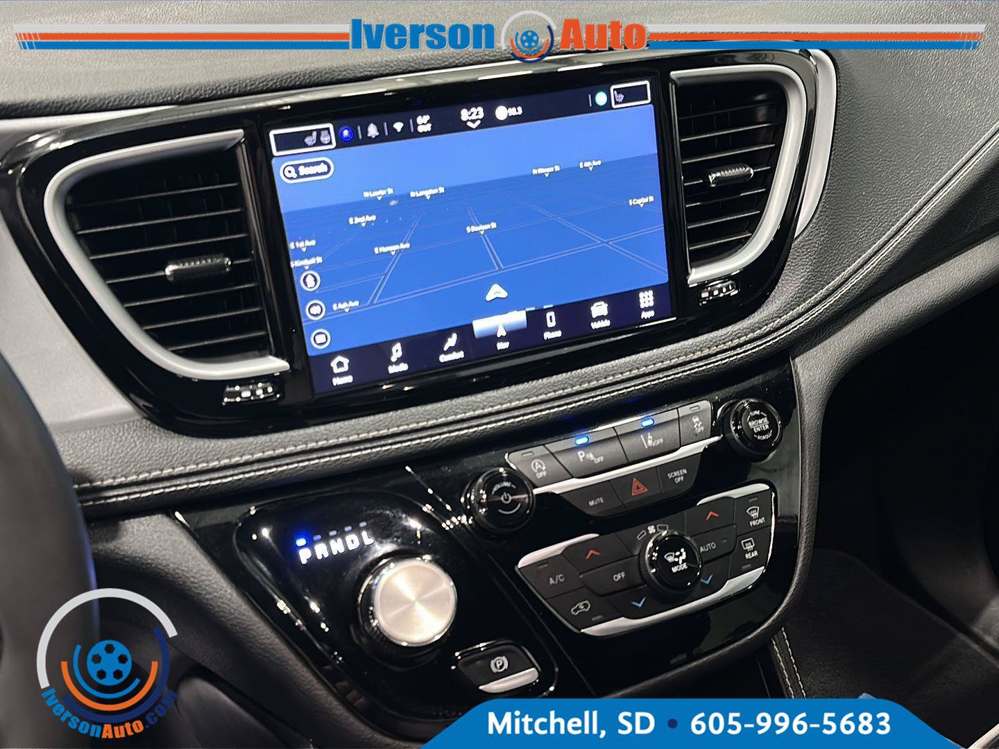 Used 2025 Chrysler Pacifica Limited FWD image 20