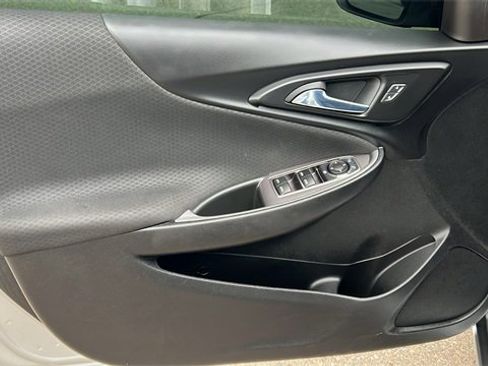 Used 2022 Chevrolet Malibu LT image 9