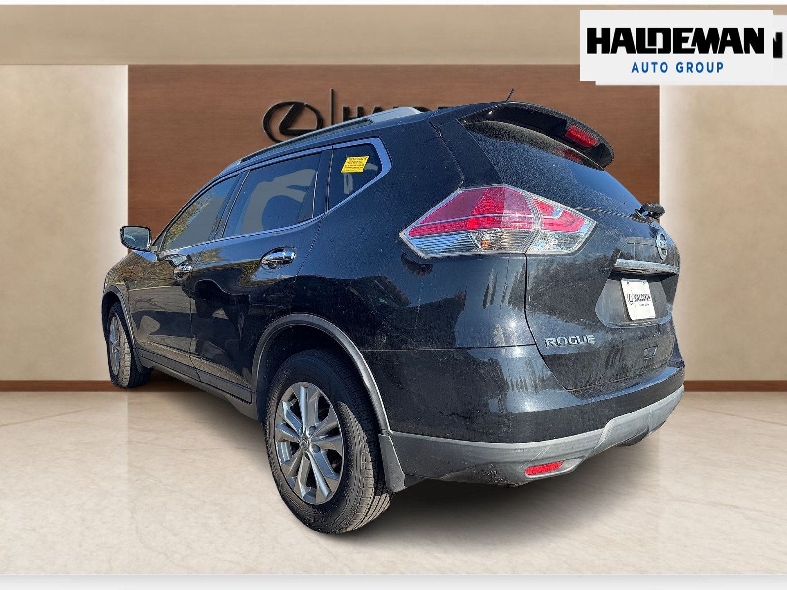 Used 2016 Nissan Rogue SV w/ SV Moonroof Package AWD/4WD image 3