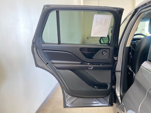 Certified 2023 Lincoln Aviator Reserve w/ Equipment Group 201A AWD/4WD image 8