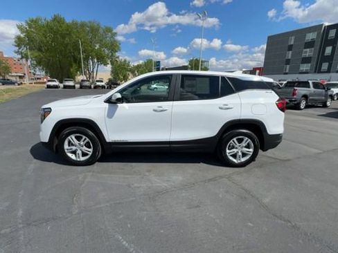 Used 2024 GMC Terrain SLE AWD/4WD image 5