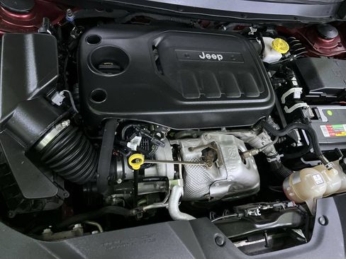 Used 2020 Jeep Cherokee Limited AWD/4WD image 30