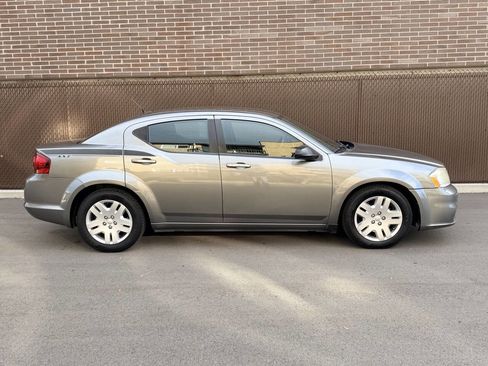Used 2012 Dodge Avenger SE image 4