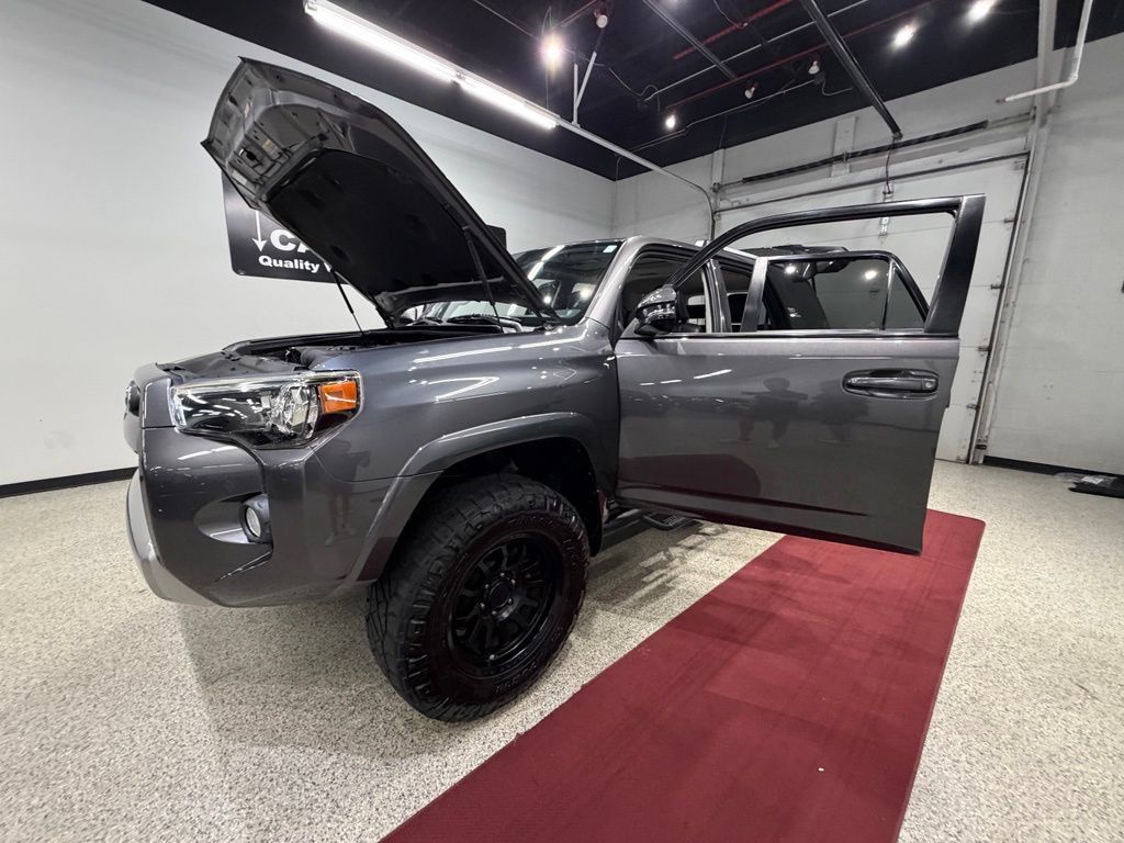 Used 2018 Toyota 4Runner TRD Off-Road Premium AWD/4WD image 58