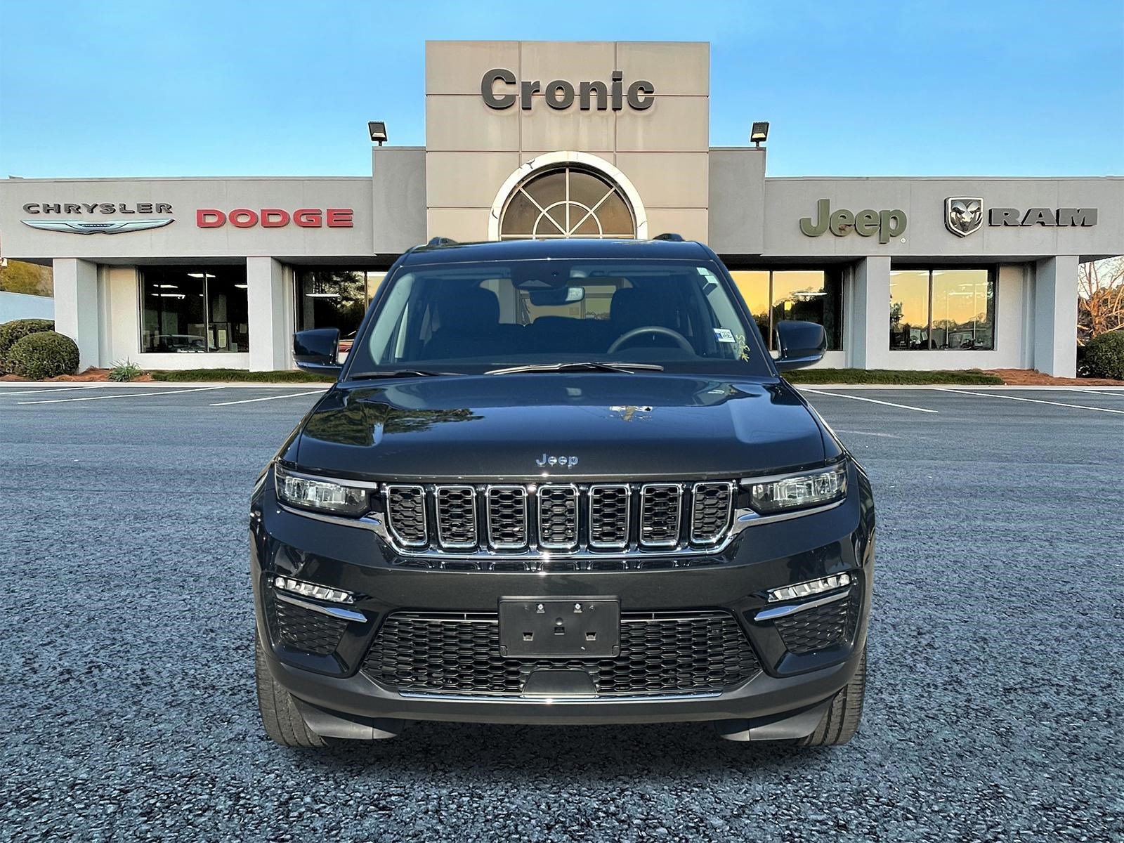 Used 2023 Jeep Grand Cherokee Limited AWD/4WD image 8