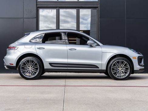 Certified 2026 Porsche Macan AWD/4WD image 12