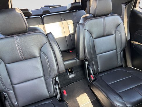 Used 2023 Chevrolet Traverse RS AWD/4WD image 18