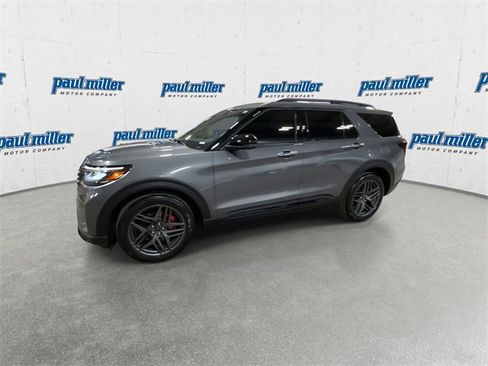 Used 2025 Ford Explorer ST w/ Sun And Sound Package image 5