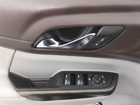 Used 2023 GMC Acadia SLT image 9