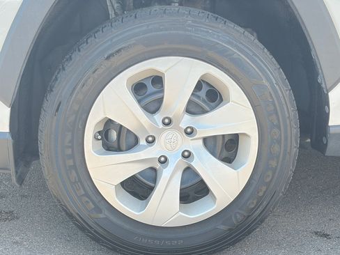 Used 2024 Toyota RAV4 LE AWD/4WD image 11