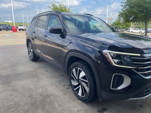 Used 2025 Volkswagen Atlas SE image 4