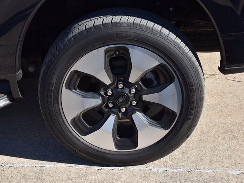 Certified 2022 Ford F150 Lightning Platinum image 9