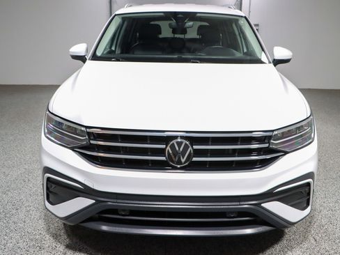 Used 2024 Volkswagen Tiguan SE image 4