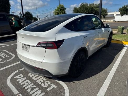 Used 2023 Tesla Model Y 2WD image 4