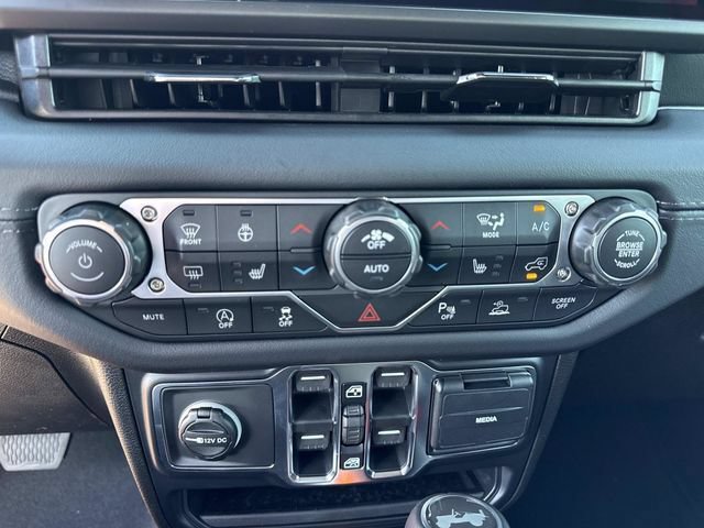New 2026 Jeep Wrangler Unlimited Sahara w/ Whitecap Package AWD/4WD image 26