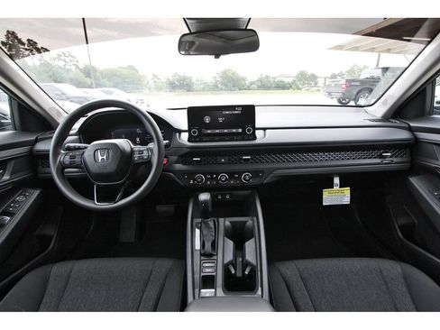 Used 2025 Honda Accord SE image 12