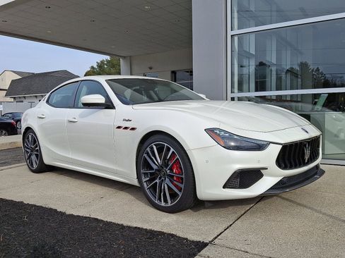 Used 2021 Maserati Ghibli Trofeo RWD image 1