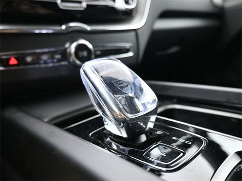 Used 2023 Volvo XC60 B5 Ultimate w/ Climate Package image 12