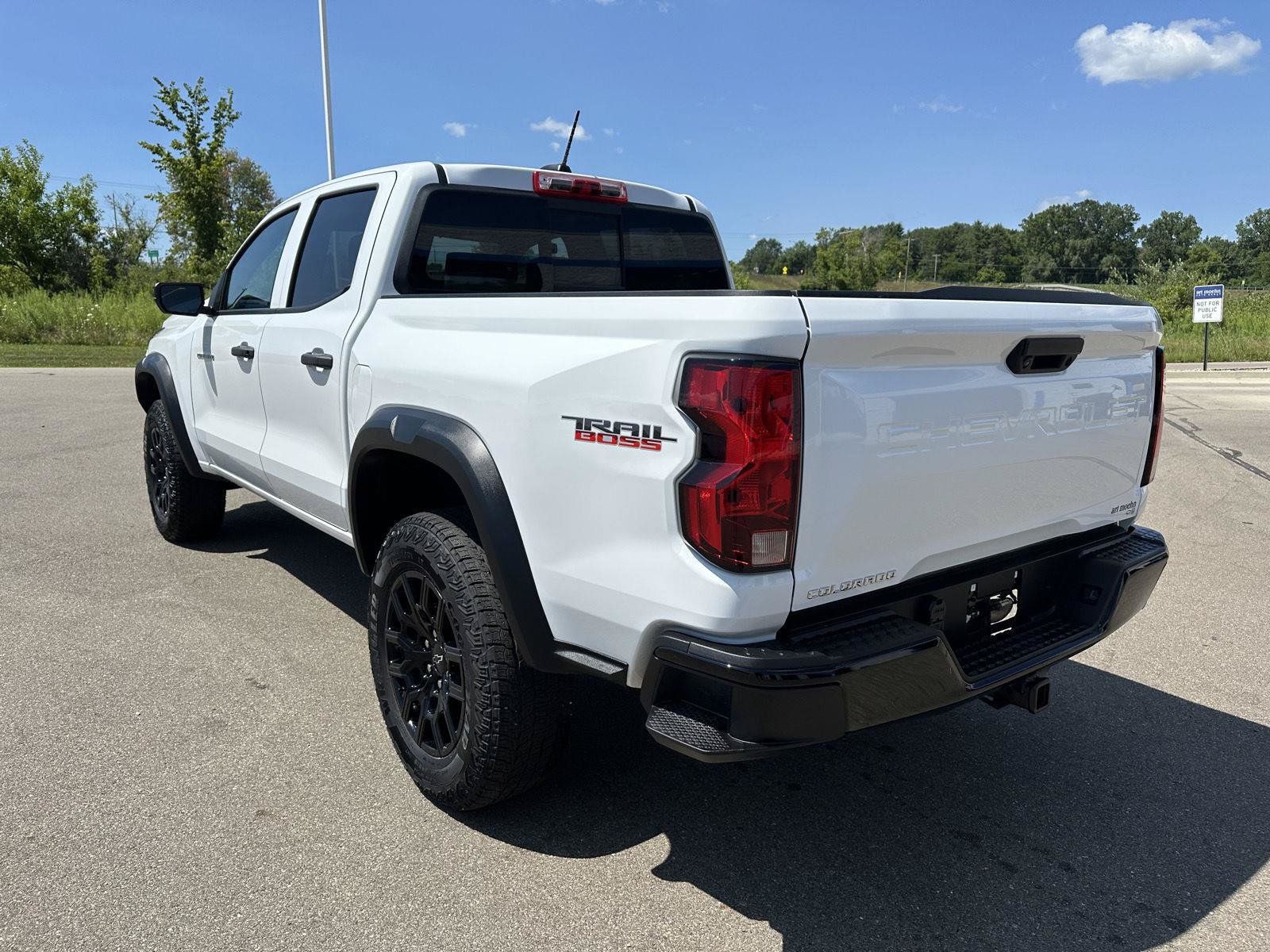 Certified 2024 Chevrolet Colorado Trail Boss w/ Advanced Trailering Package AWD/4WD image 3