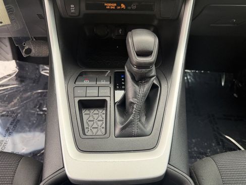 Used 2022 Toyota RAV4 LE image 27