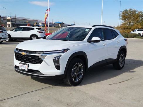 New 2026 Chevrolet Trax LT w/ Driver Confidence Package image 2