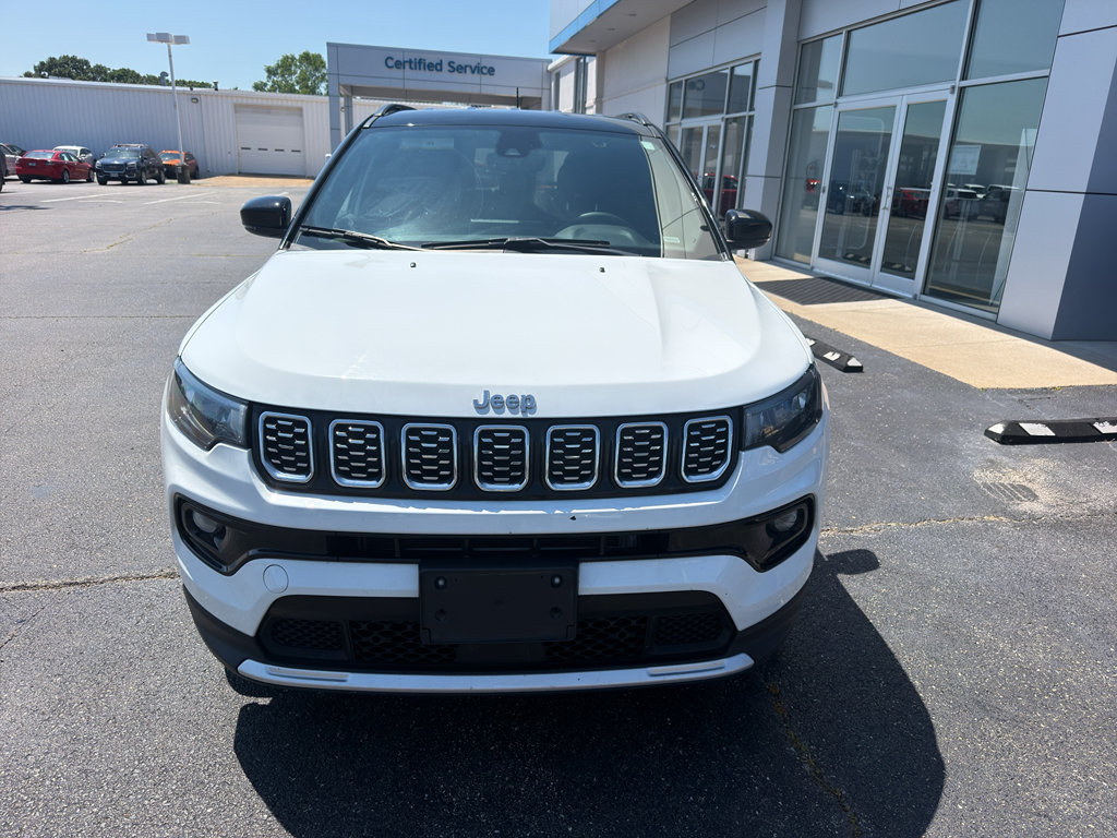 Used 2024 Jeep Compass Limited AWD/4WD image 2
