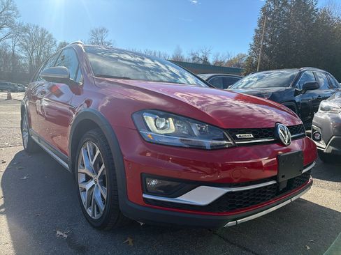Used 2017 Volkswagen Golf Alltrack SEL image 3