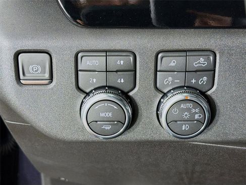 New 2026 GMC Sierra 2500 SLT w/ SLT Premium Package AWD/4WD image 10