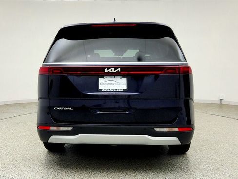 Used 2024 Kia Carnival LX FWD image 6