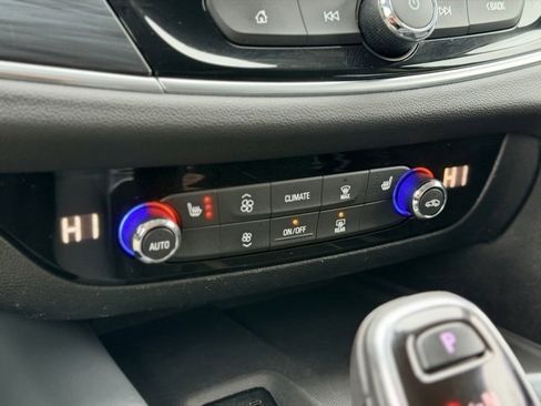Used 2019 Buick Enclave Essence image 15
