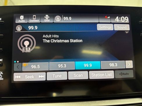 Used 2018 Honda Accord Touring image 23