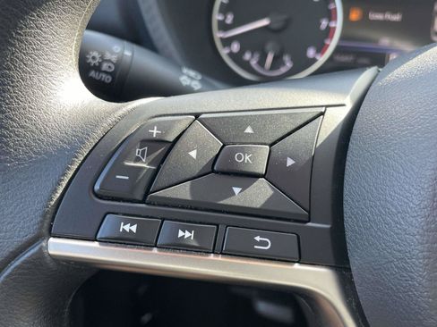 Used 2025 Nissan Sentra SV FWD image 22
