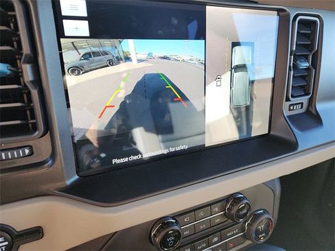 Used 2023 Ford Bronco Wildtrak image 18