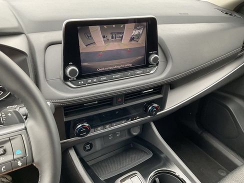 Used 2025 Nissan Rogue SV AWD/4WD image 14