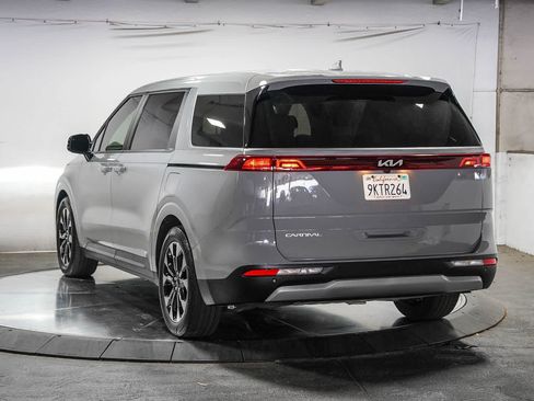 Used 2024 Kia Carnival EX FWD image 2