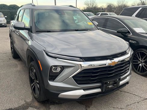 Used 2024 Chevrolet TrailBlazer LT w/ Driver Confidence Package image 2