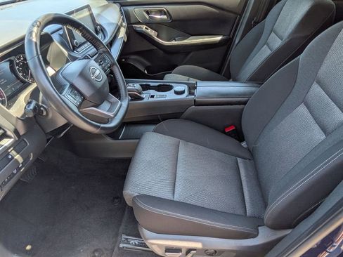 Used 2025 Nissan Rogue SV AWD/4WD image 12